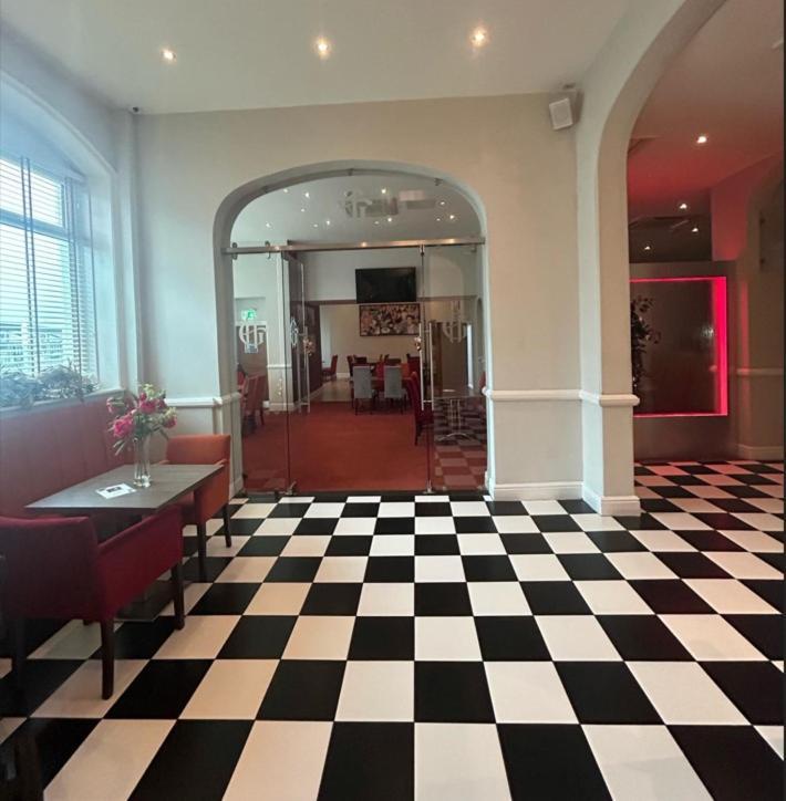 The Grand Hotel Port Talbot Esterno foto