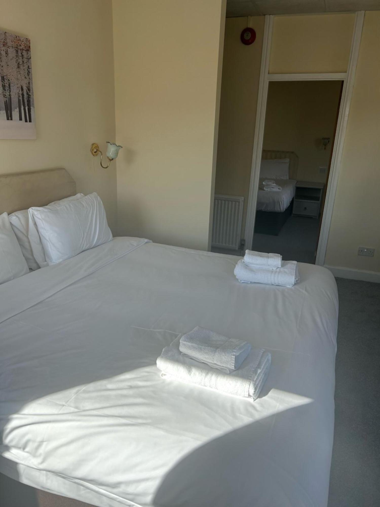 The Grand Hotel Port Talbot Esterno foto