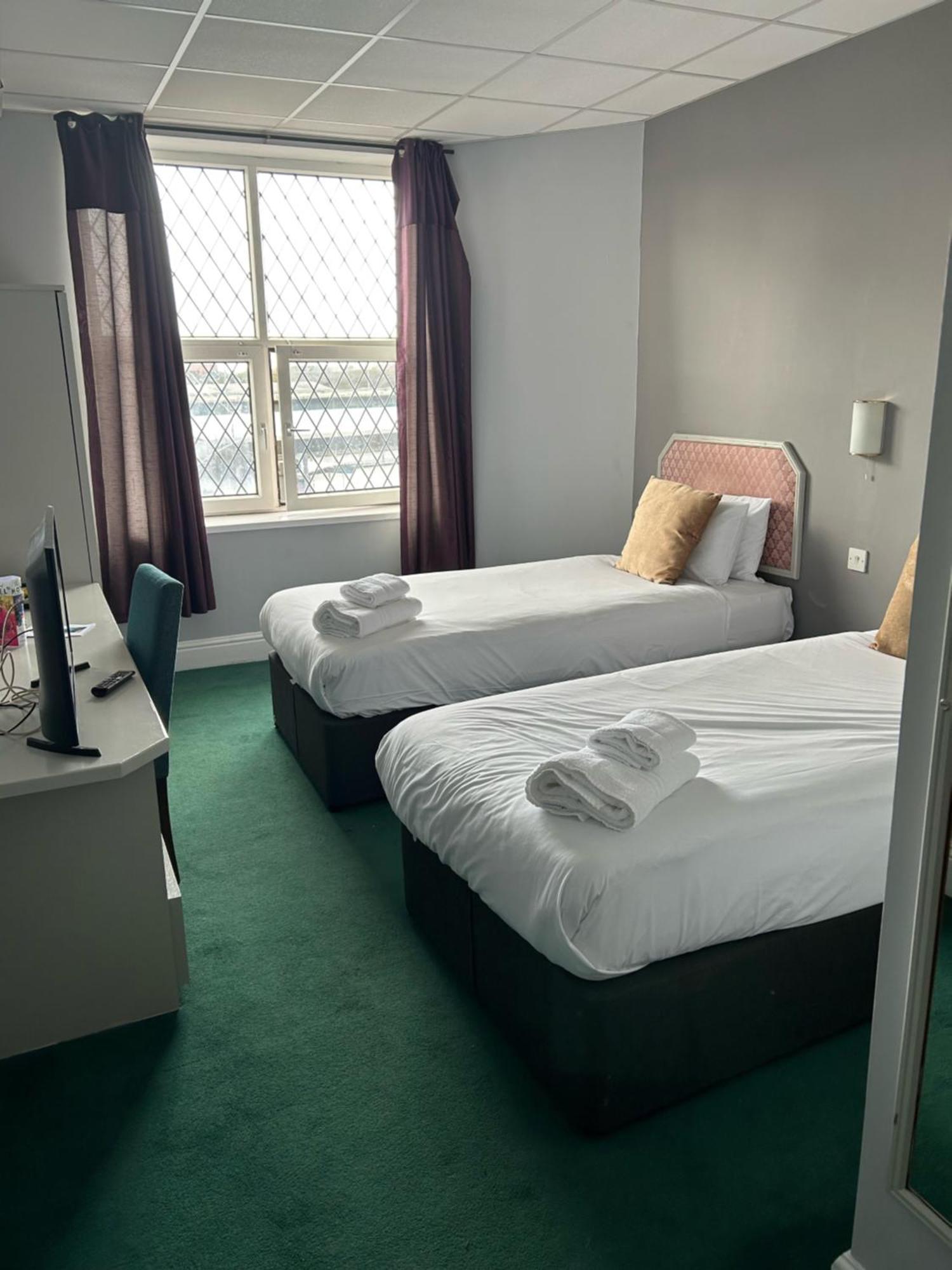 The Grand Hotel Port Talbot Esterno foto