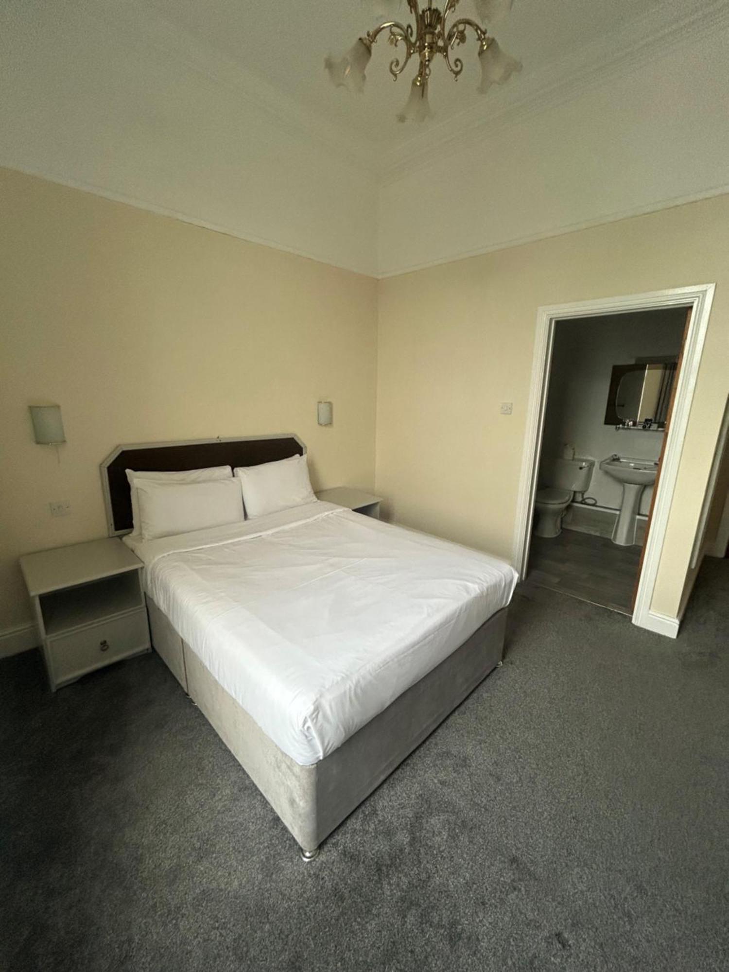 The Grand Hotel Port Talbot Esterno foto