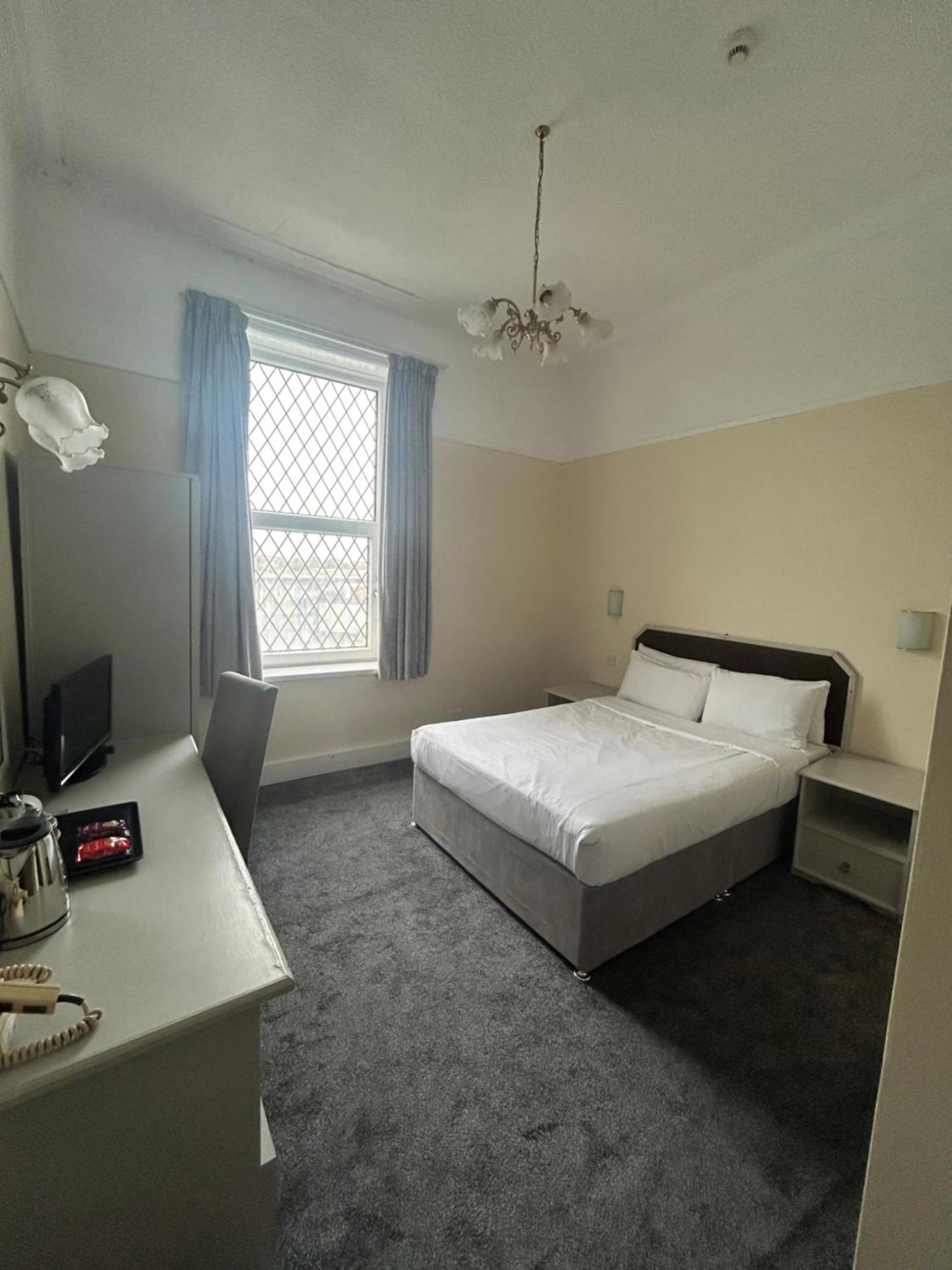 The Grand Hotel Port Talbot Esterno foto