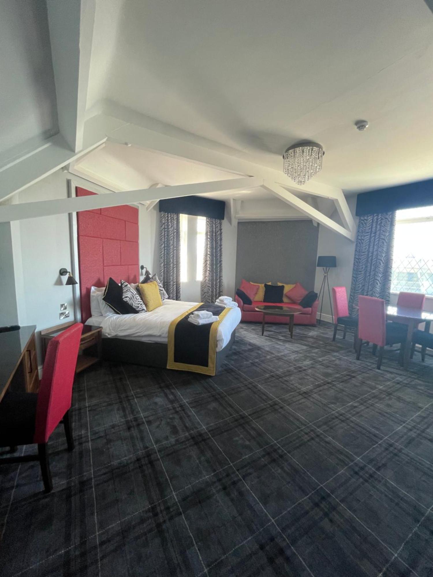 The Grand Hotel Port Talbot Esterno foto