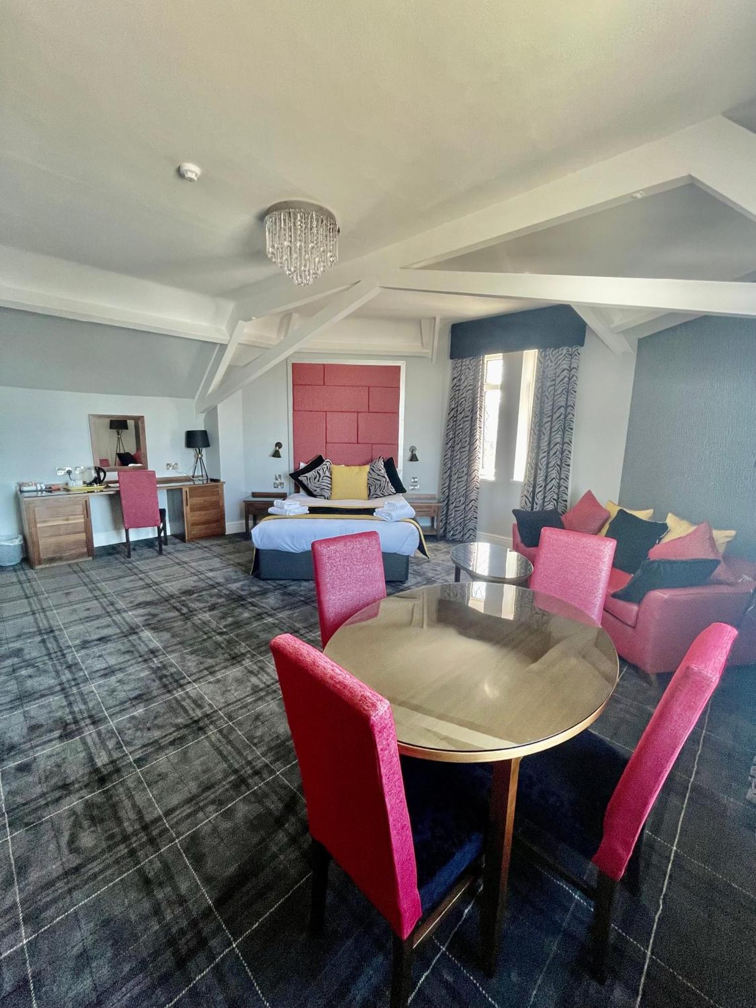 The Grand Hotel Port Talbot Esterno foto